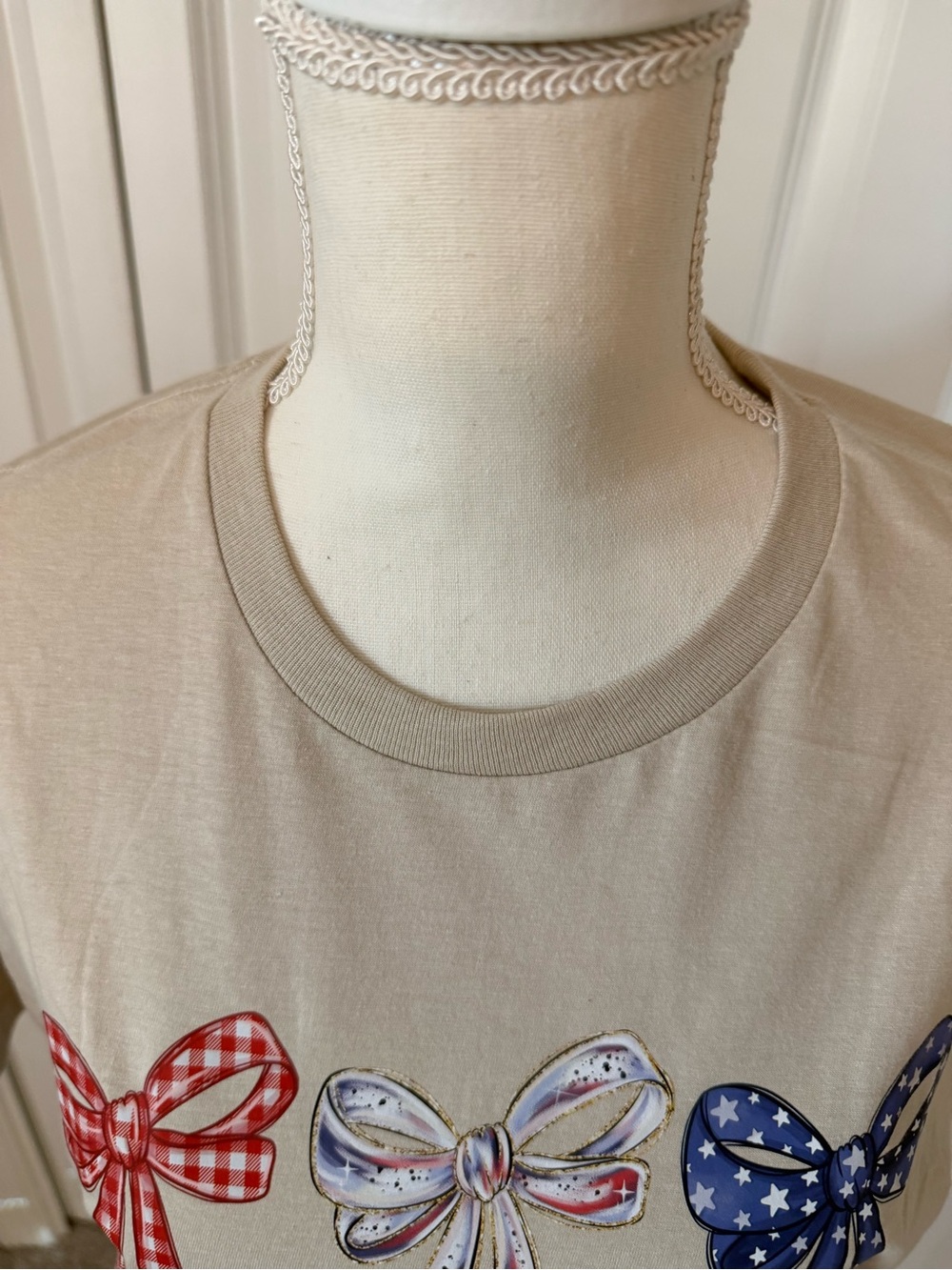 ⛔️Red White & Blue Bow Graphic Tee - Women’s Size Medium NWOT - Picture 6 of 11